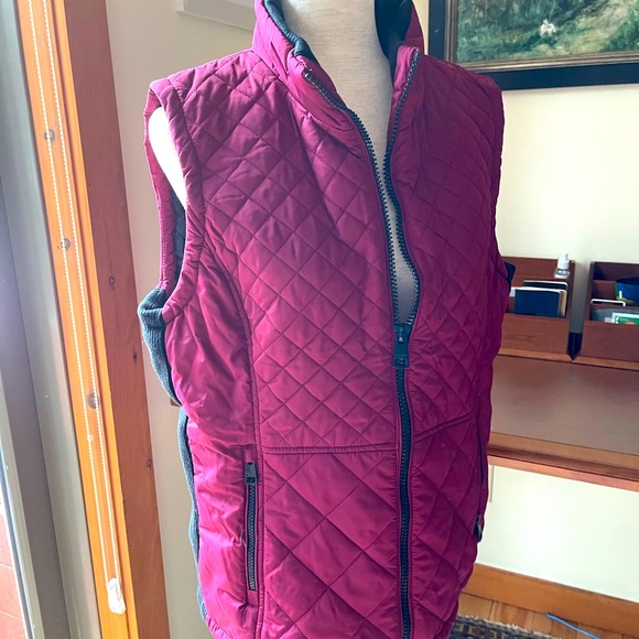 Quilted Puffer Sports Insulated Vest - Picture 1 of 6